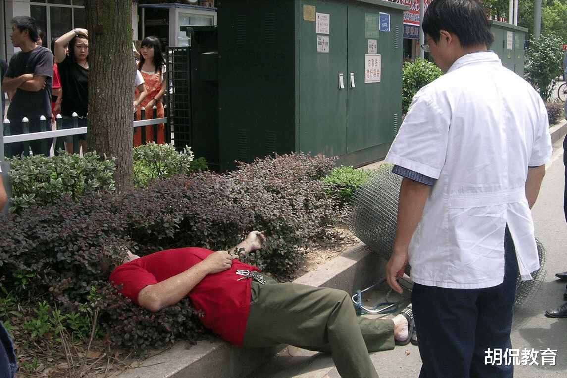 宿舍|校医院距学生宿舍仅百米，大二学生却猝死眼前，事后学校态度冷漠！