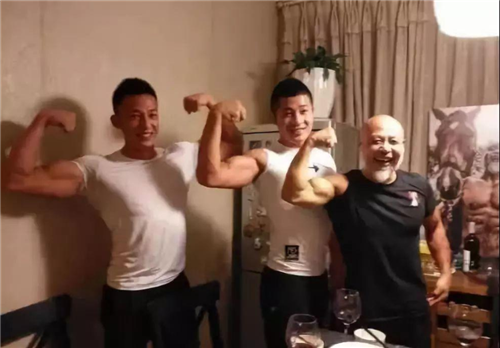 陈伟霆|“老年版彭于晏”：43岁健身，撩走小13岁娇妻，64岁身体堪比20岁