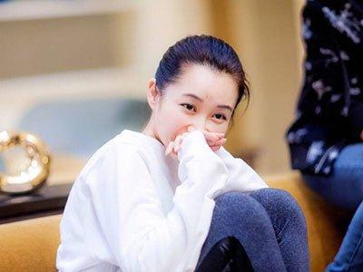好物官|许晴不化妆就敢出街，私下打扮让人认不出，网友：先把眉毛画上吧