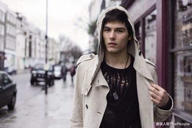 凤小岳|跟郭敬明传绯闻干脆罢演小时代，被经纪人怒撕赔百万，他也太惨了