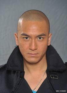 杜天宇|《飞虎》贼王与孤女，本该过冷血无情的日子，却偏偏爱得感人至深