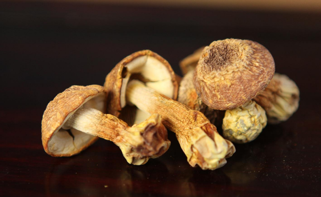 医线天 女子同居后身体出现这3个症状，可能是身体在提醒，及时去检查宫颈