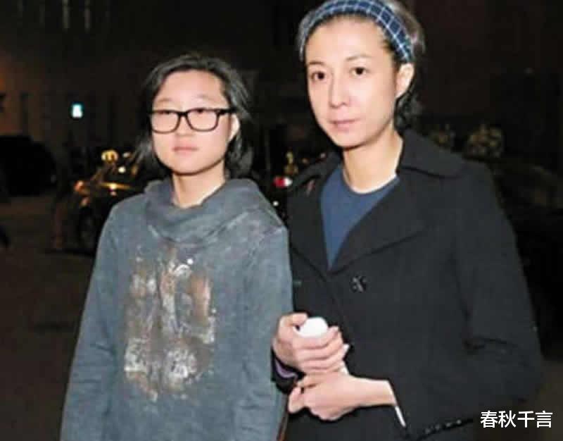 成龙|成龙女儿吴卓林：父亲拒认，母亲虐待，现实版“被嫌弃的一生”