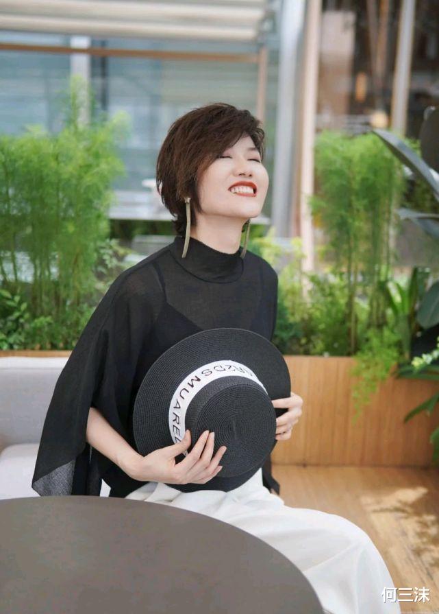 何三沫|耀眼夺目的穿搭不如简约精致，合适的穿搭，会给人很高级的美感