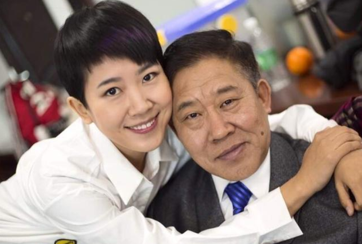 杜旭东|国家一级演员杜旭东，因嘴歪一辈子演坏人，如今女儿成了他的骄傲