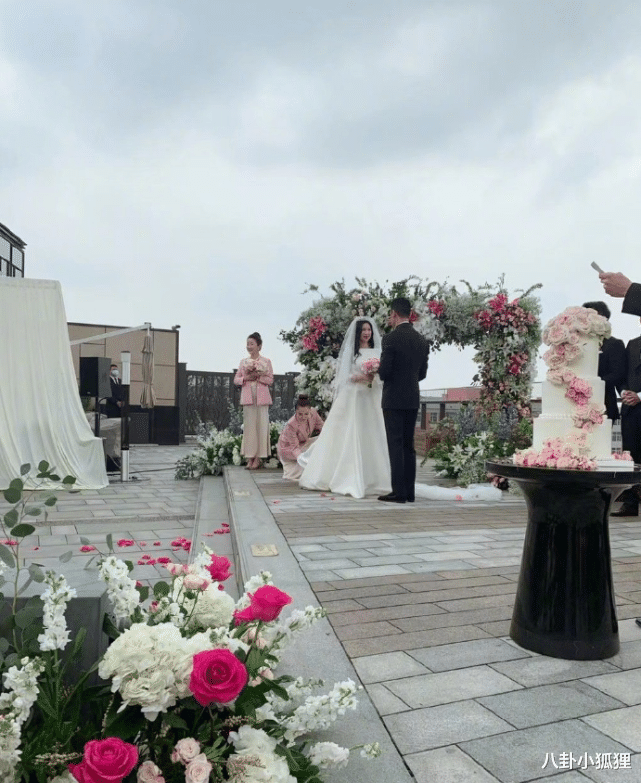 36歲朱珠宣佈結婚，婚禮現場曝光溫馨浪漫，老公被曝是圈外人-圖4