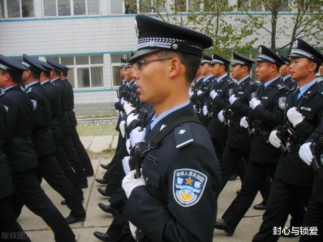 |狱警在监狱上班，上2休4、上7休7，手机也没法玩！