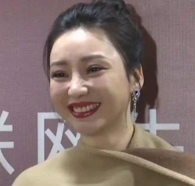 柳岩|四十岁柳岩无美颜生图曝光，时间对谁都是公平的