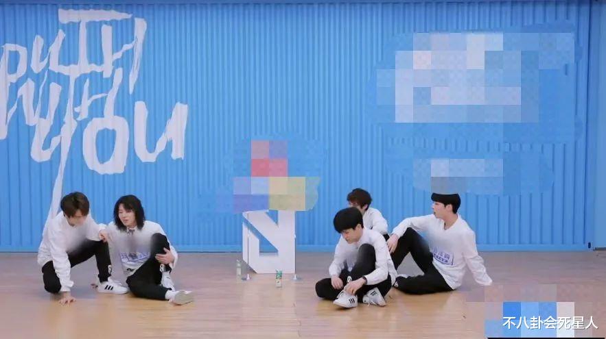 吐槽大会|《吐槽大会》求生欲太强！嘉宾鞋子全打码，马赛克都快糊嘉宾脸上