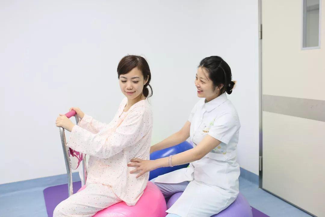 90育儿|孕妇宫缩2天还生不出来,剖腹取出后饿到没劲哭,干饭却比谁都猛