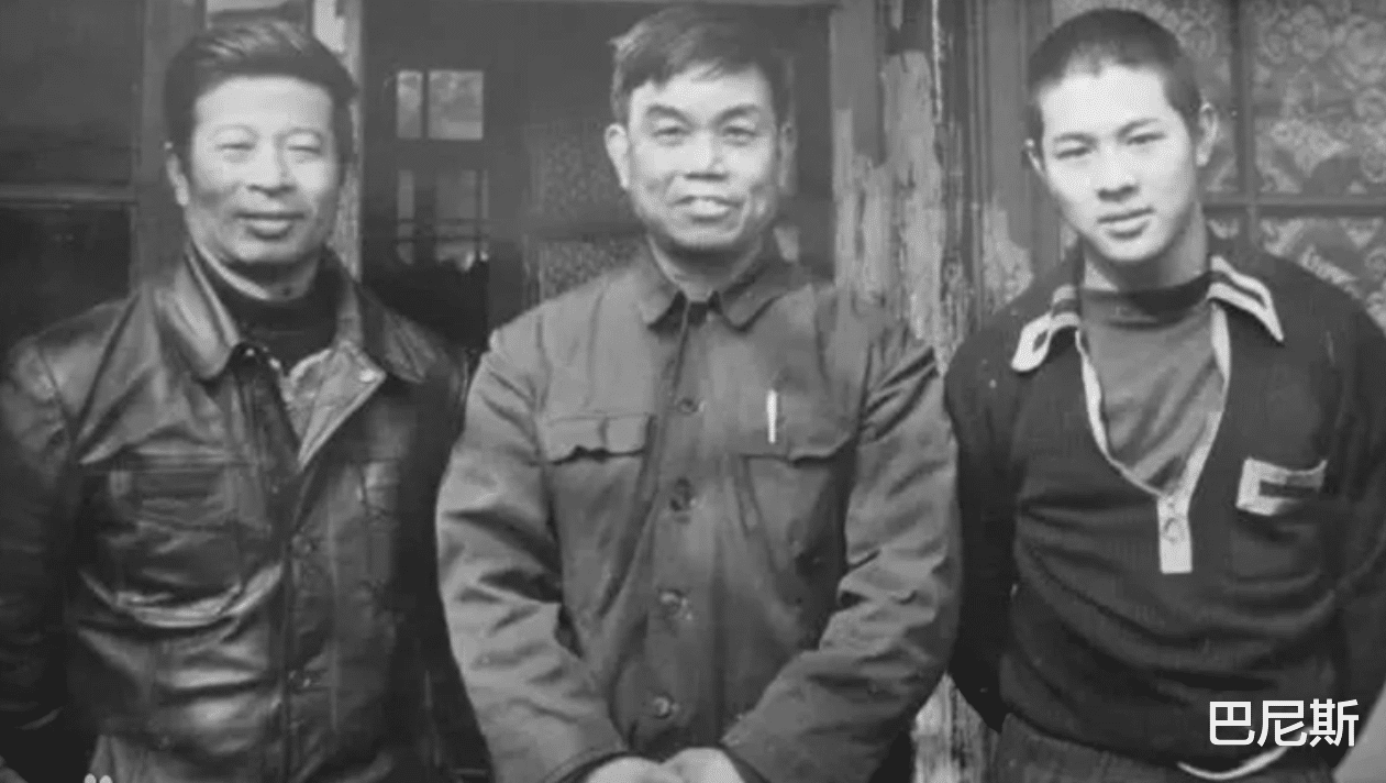 吴京|吴京的师傅到底什么来头？他的夸奖让吴京害羞地挠头