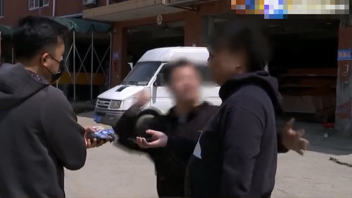 视野新闻周刊 杭州男子因要求快递员送货上门,遭其殴打辱骂,并叫嚣:祝你全家死光