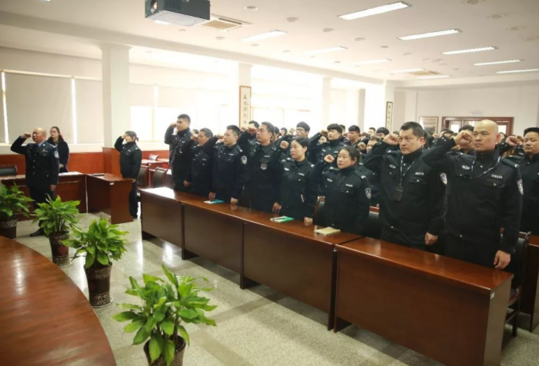 网易|什么是“年薪制”辅警？由公安局直接招聘，是拿编制的好机会