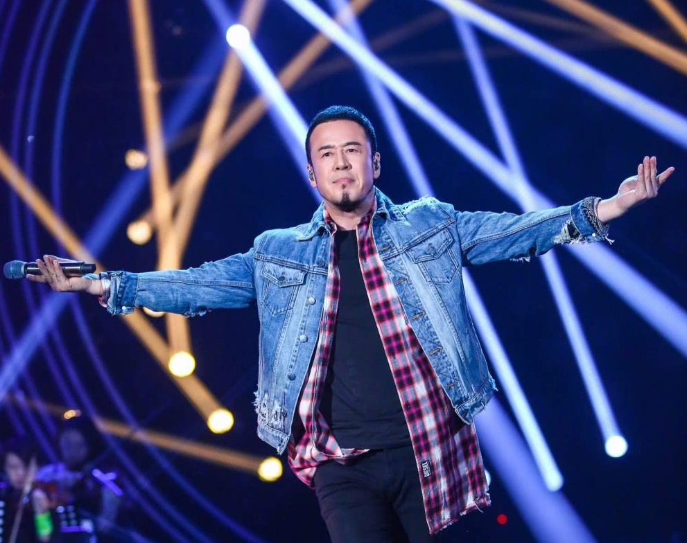 杨坤|杨坤最爱的摩托车，重金从国外运回来，连开演唱会都开着它