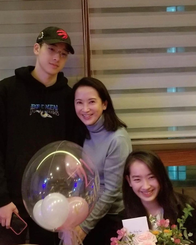 许恩怡|港圈星二代同台比美！任晴佳身材好、许恩怡甜美、林恺铃太像妈妈