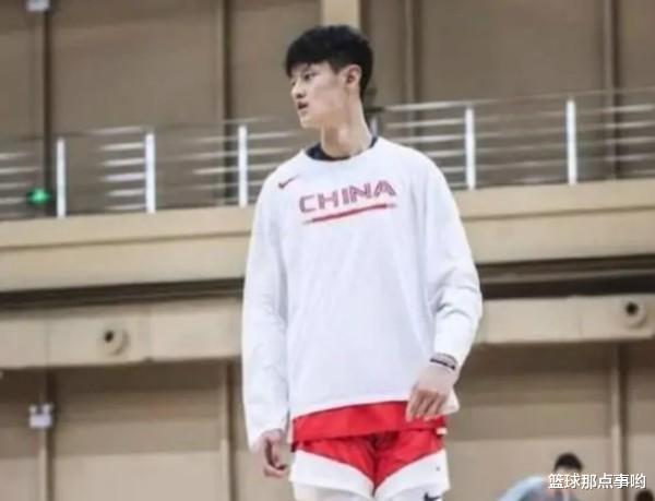 特鲁姆普|中国男篮未来的希望？曾凡博现在已经比同期周琦强了吗？
