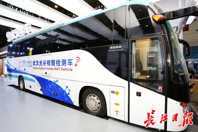 长江日报 新冠疫苗接种车开进健博会会场，百株优质棉花现场亮相