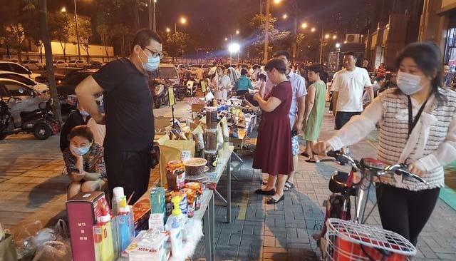 行星秘闻|才1年多,那些摆地摊的人,如今去哪了?地摊经济哑火,有3大原因