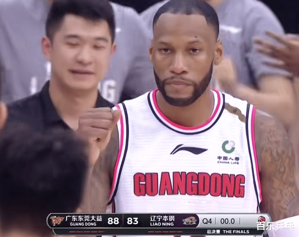 杨鸣|辽宁耻辱输广东！杨鸣被杜锋完爆，赛后歪嘴一笑：他才是罪魁祸首