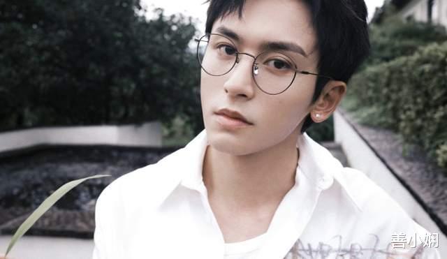 张庭|张哲瀚背景大揭秘，看完你就明白，他的亲日是从根开始的