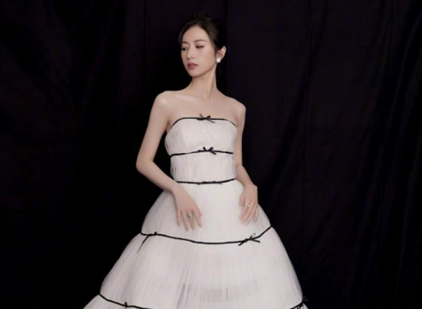 周雨彤|五年前，黄景瑜、许魏洲惊天一吻，耽误了周雨彤的大好前程