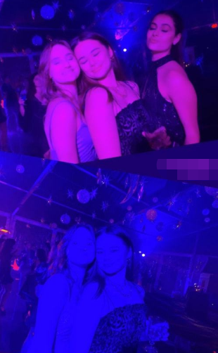 邓文迪|邓文迪大女儿晒泳装照！躺沙滩逗猫身材丰腴，手上戴金镯显富贵