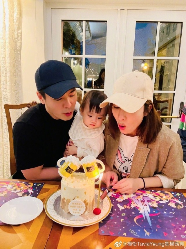 台湾|林峯携妻与训练班同学聚会，搂抱张馨月超宠溺，胡子拉碴显老气