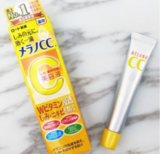 这款精华液击退晒斑改善暗沉熬夜肌肤也通透