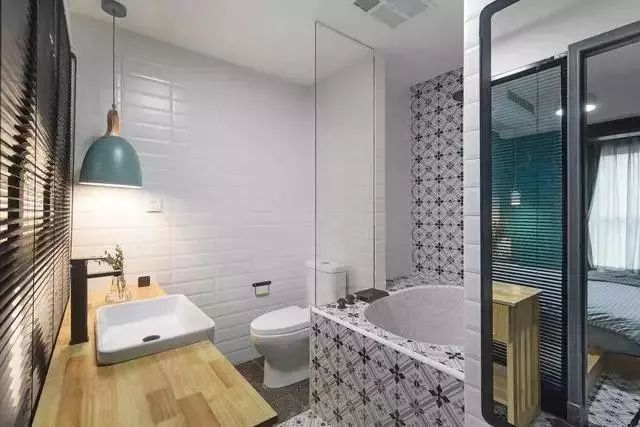 客厅、餐厅和厨房全开放式设计,好一个宽敞、清爽、惬意的家