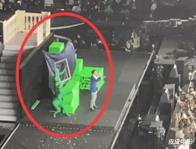 跨年晚会|跨年晚会让人不省心，湖南台主持人接不住词，江苏台一只手误入画