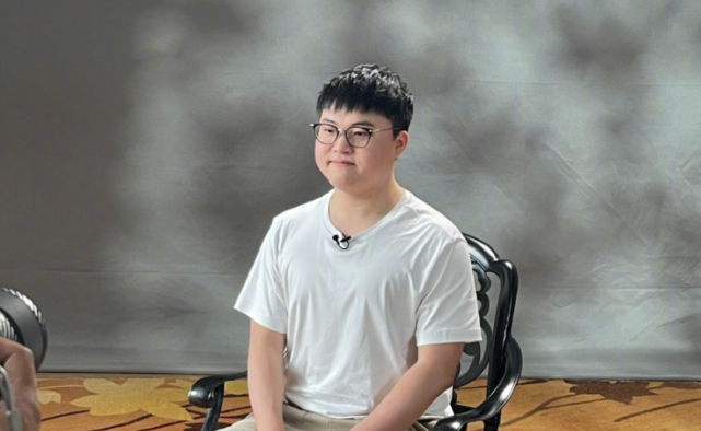 Uzi|UZI再现VN五杀操作,赛后直接发博,最快乐的地方仍在这里