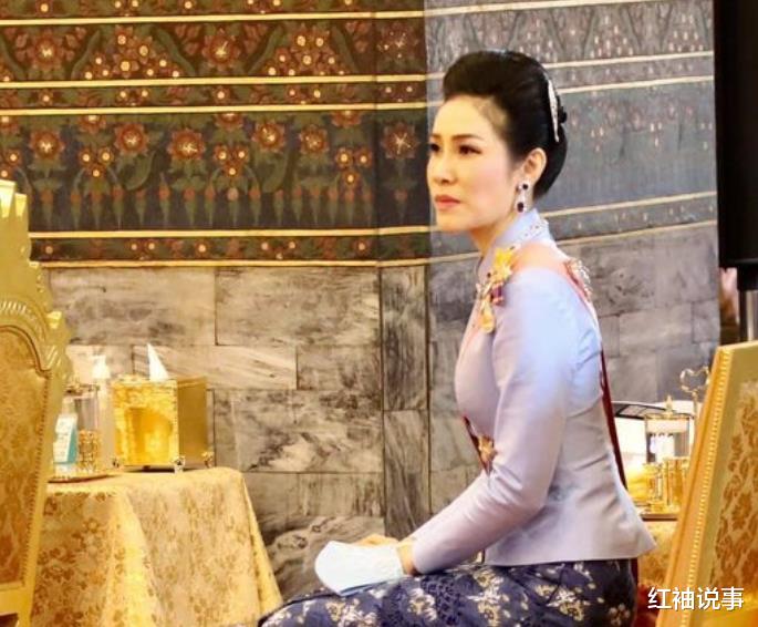 苏提达|苏提达颜值走下坡路，独居瑞士日渐消瘦，同框36岁诗妮娜输惨了