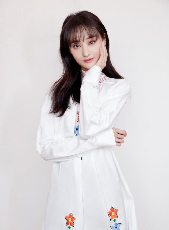 郑爽|郑爽是惨的，她为无数人背了锅！