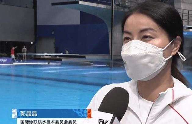 西红柿妈妈|郭晶晶前脚刚走,后脚霍启刚就被拍到带娃吃快餐,他带娃也糊弄?