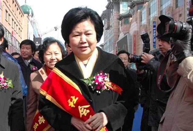 退休|播音界“邓丽君”：央视工作28年零失误，退休后却晚节不保