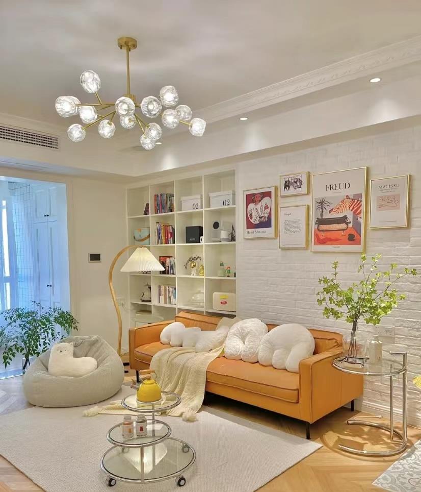 不走寻常路，把沙发墙挖空，做成了书柜，87㎡住着比大平层还舒坦