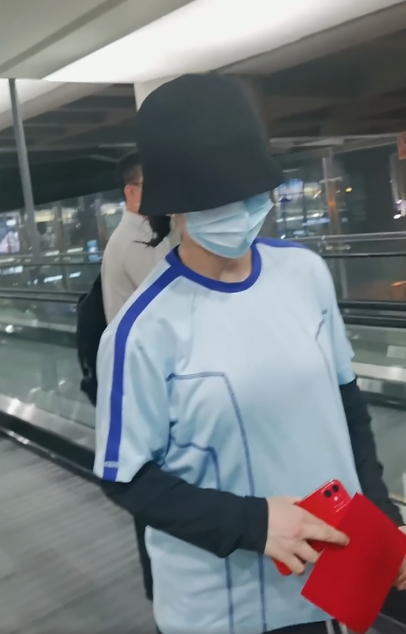 谢娜|谢娜连夜返回家，手拿“红包”被质疑收取钱财，粉丝忙澄清给出真相