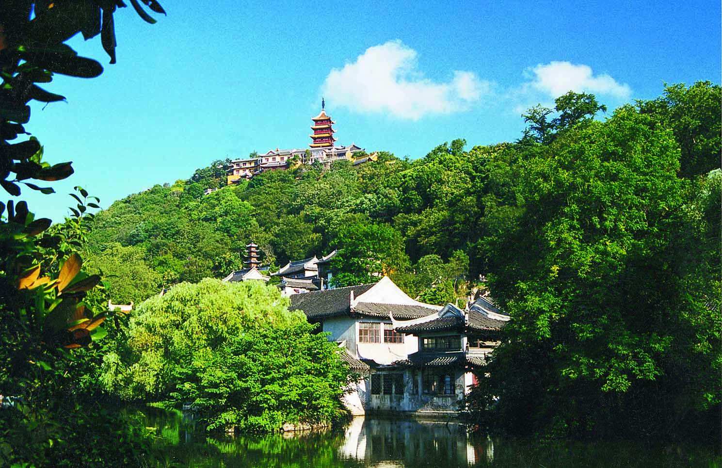 旅游业 有“江海第一山”的美誉，是江南十景之一