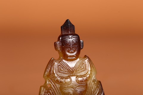 |旧藏:和田玉带沁神人佩