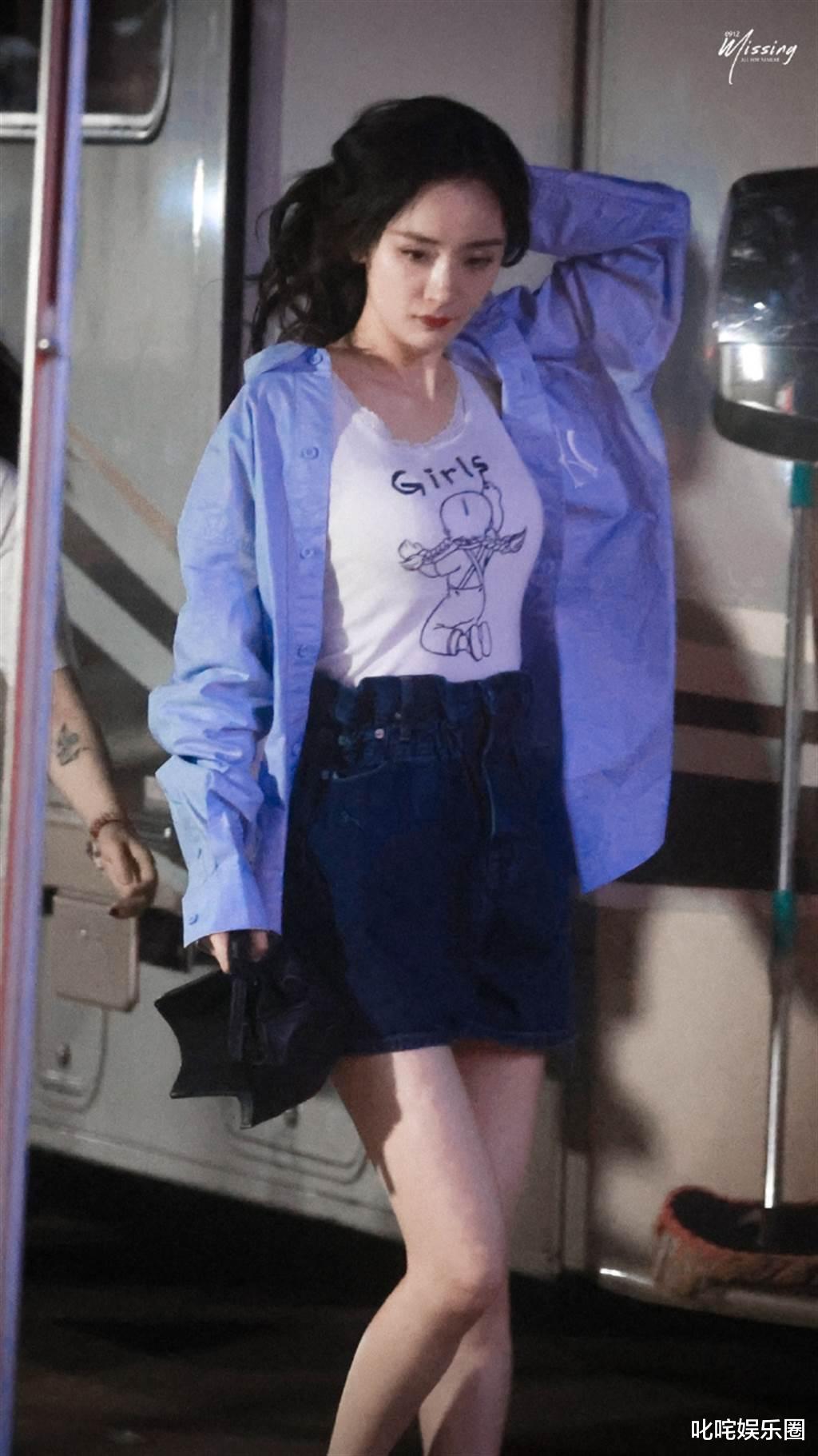 杨幂|杨幂街头素颜被拍 身材超级火辣性感