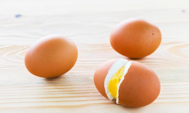 歪哥 吉林小伙煮鸡蛋不用炉子不用锅，10块钱3个，一天5000个不扛卖