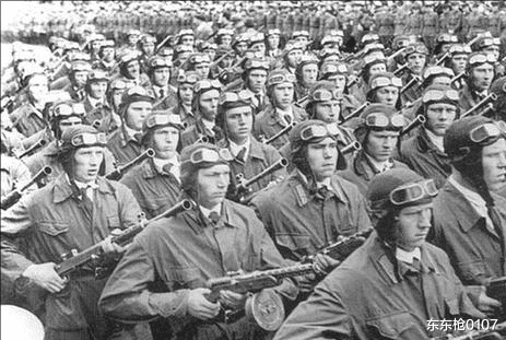 迫击炮|经历斯大林格勒战役后，苏联红军的步兵部队编制与改组