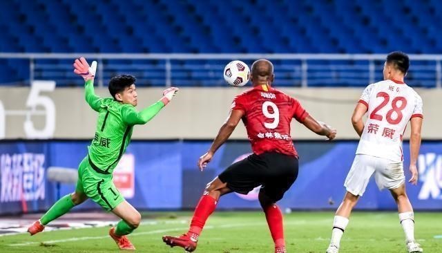 憨爸爸育儿|中超海港输球,球迷痛定思痛揪出原因,球迷:讽刺啊终遭报应