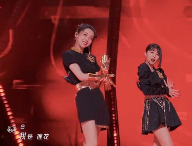 宣璐|宣璐跳舞时衣服崩开，她紧急补救却没来得及，便宜前排观众了