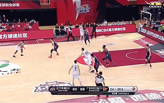 赵继伟|广东输球头号罪人是他?关键时刻掉链子,原地看戏目睹赵继伟出手