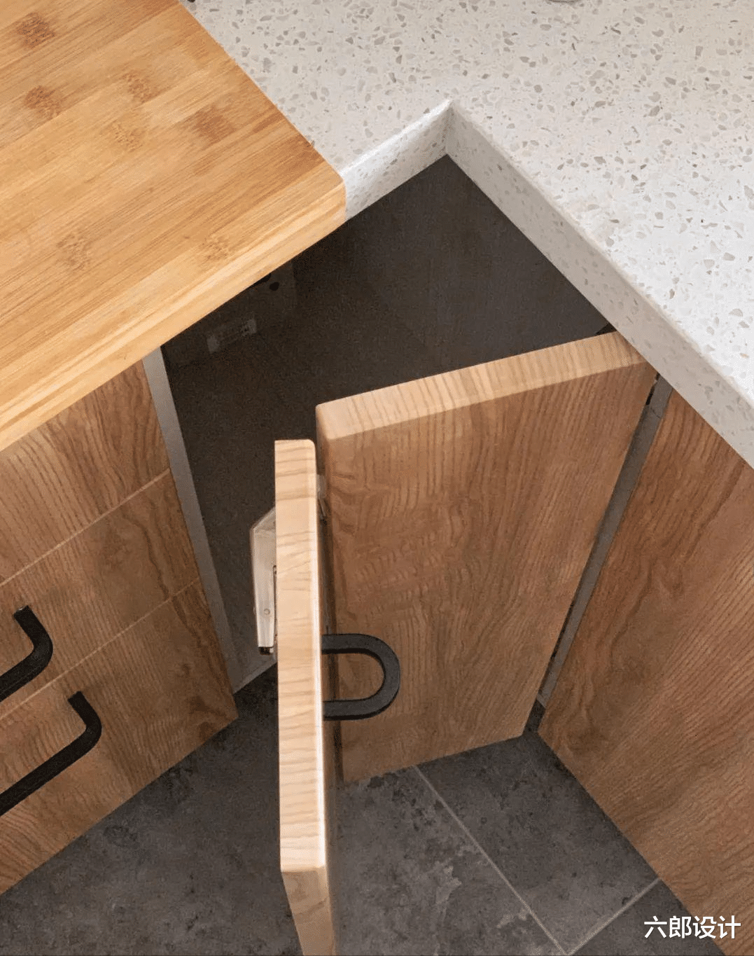 |厨房吊柜转角处是鸡肋？这7种设计可化解，使用起来更顺手！