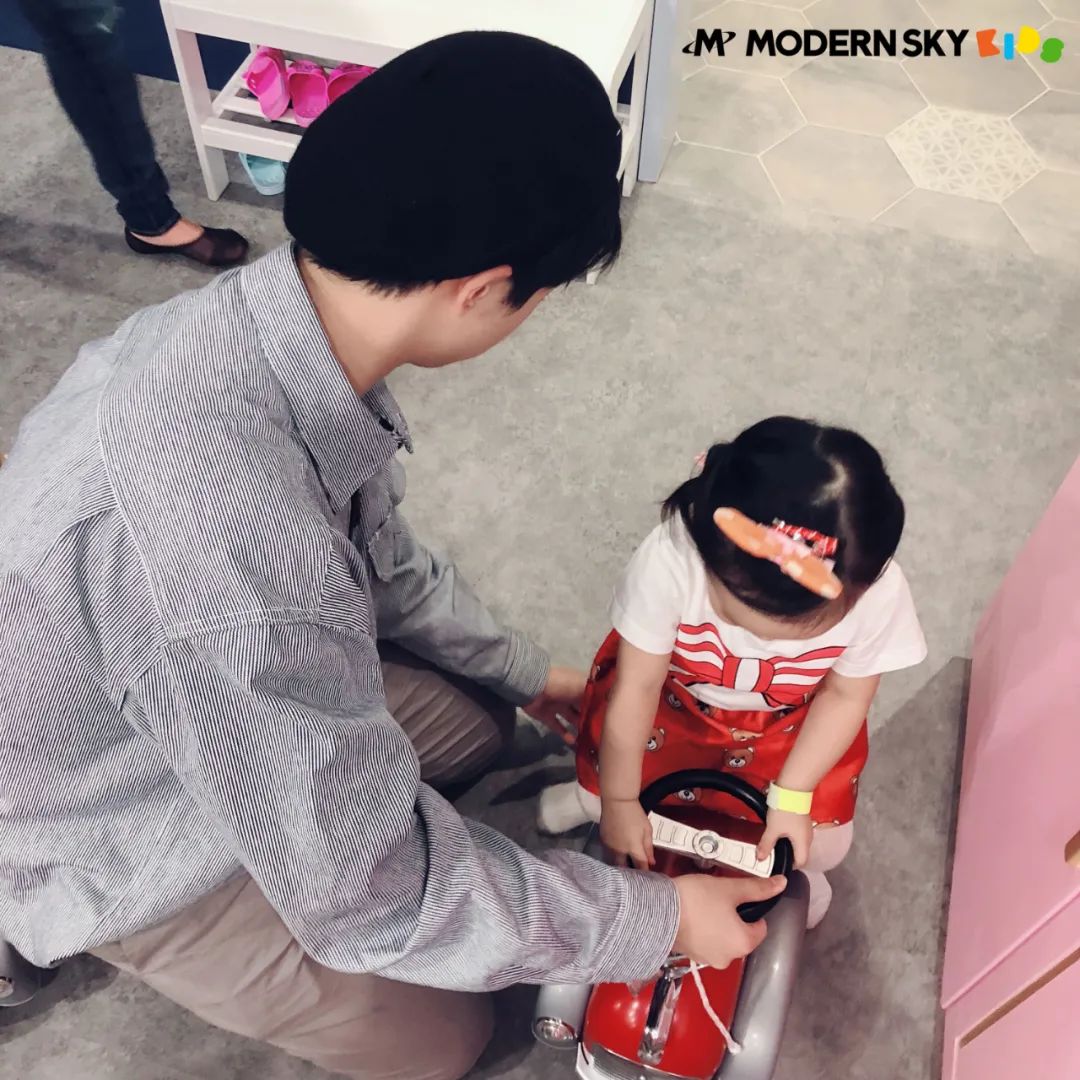 伊能静|伊能静和孩子创作新歌，儿子作曲女儿和声妈妈主唱，米粒可爱出镜