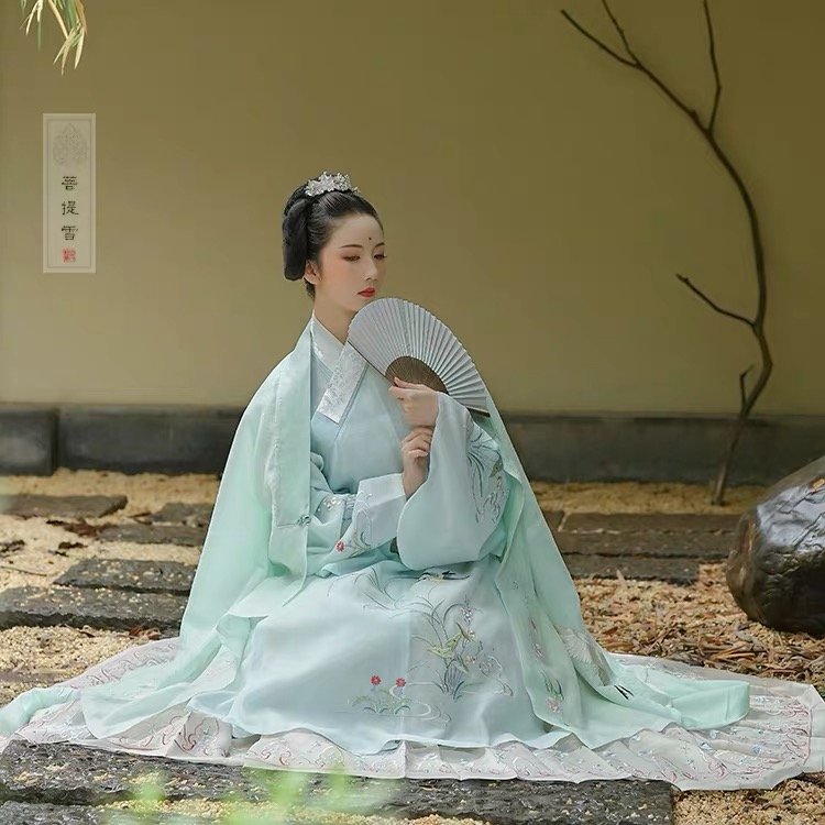 汉服资讯古装文化 得不到的永远在骚动？本期盘点“得不到”的汉服，有你的白月光吗