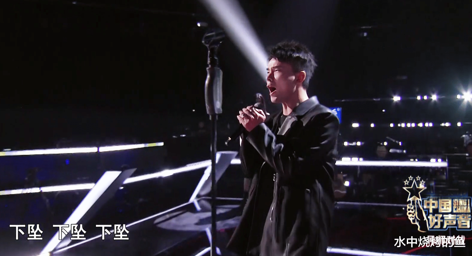 Angelababy|中国好声音：李克勤战队战胜汪峰战队，伍珂玥输谭轩辕意难平，迷你机被淘汰