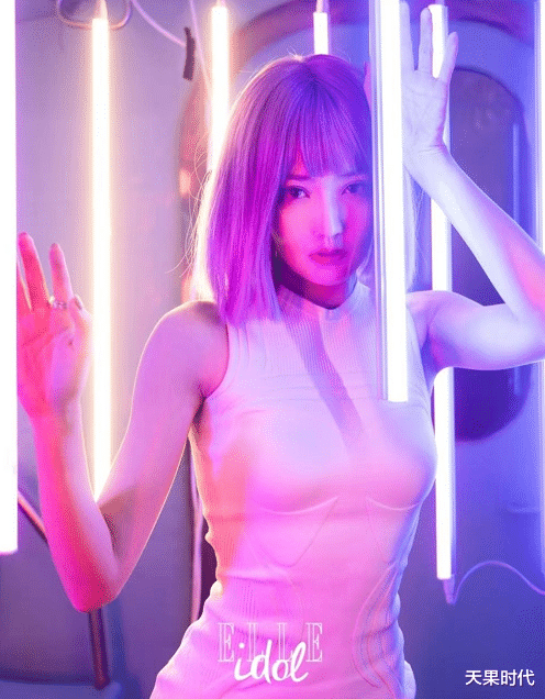 ai|徐璐化身AI女孩，身穿针织紧身裙秀丰满身材，比例完美让人嫉妒